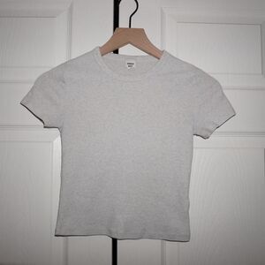 Aritzia Women's Grey and White T-shirt